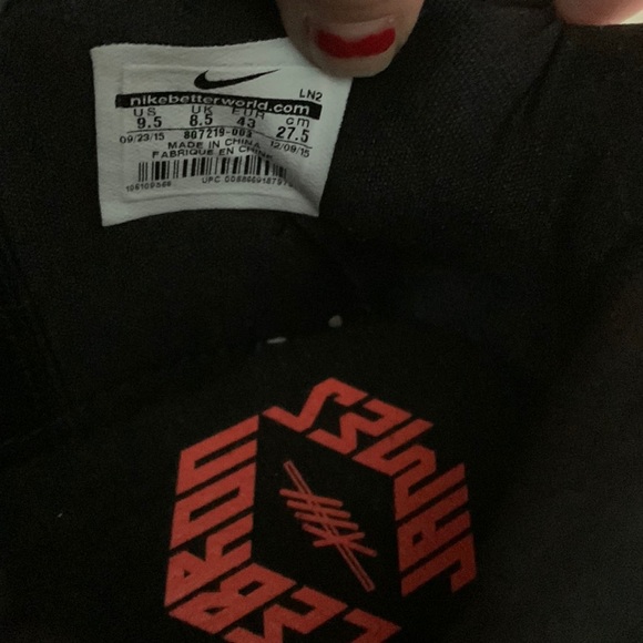 Lebron James space Jam limited edition collectable runners like new size 9.5 - Picture 9 of 14